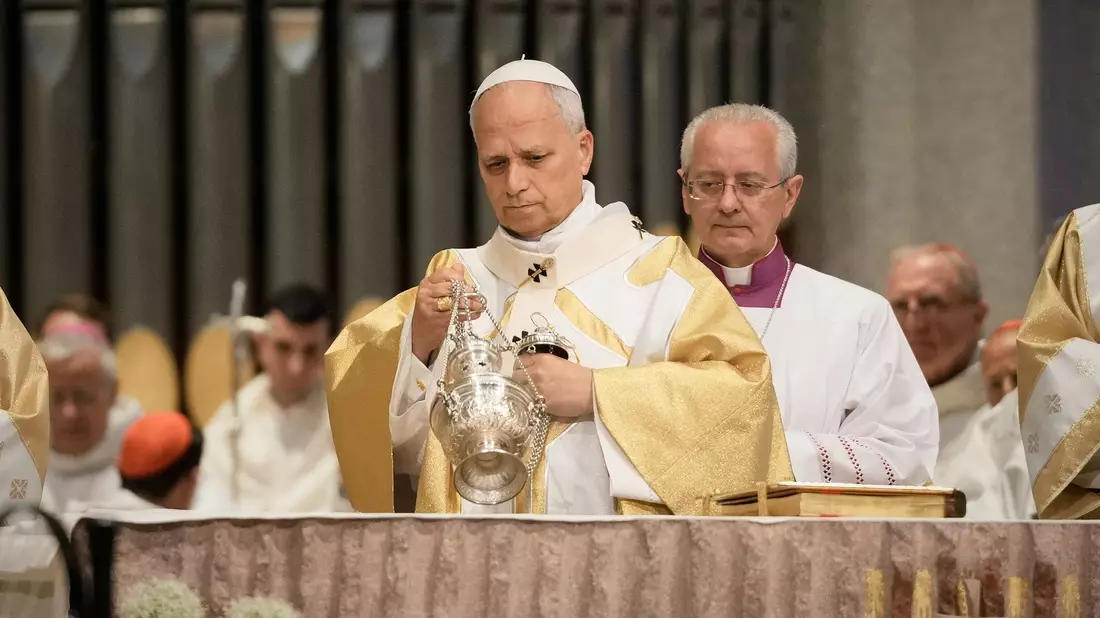 Der Papst bezeichnete die noch unvollendete Kirche als architektonisches Meisterwerk. - Bild: Bernat Armangue/AP/dpa