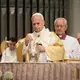 Der Papst bezeichnete die noch unvollendete Kirche als architektonisches Meisterwerk. - Bild: Bernat Armangue/AP/dpa