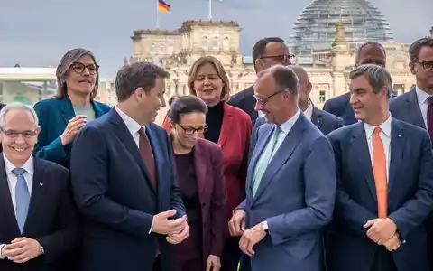 Es habe Einigkeit geherrscht, dass der Wirtschaftsstandort Deutschland vor großen Herausforderungen stehe, hieß es. - Foto: Michael Kappeler/dpa