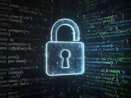 Ein stilisiertes, leuchtendes Vorhängeschloss vor einem verschwommenen Hintergrund aus digitalen Datenströmen und Code. - Foto: über boerse-global.de