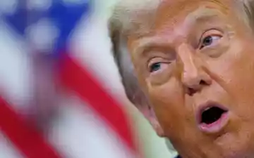 Auf Befehl von Trump hat das US-Militär nach eigenen Angaben erneut Angriffe gegen den Iran gestartet.  - Foto: Julia Demaree Nikhinson/AP/dpa
