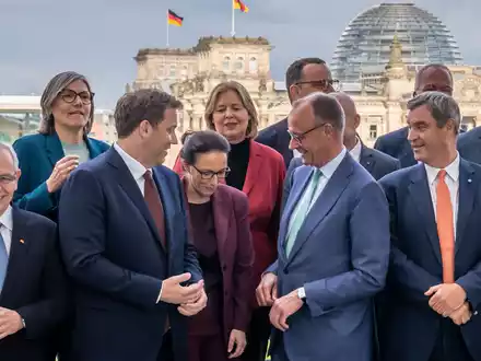 Es habe Einigkeit geherrscht, dass der Wirtschaftsstandort Deutschland vor großen Herausforderungen stehe, hieß es. - Foto: Michael Kappeler/dpa