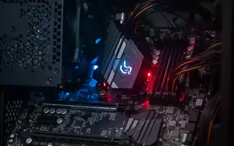Internal view of a modern PC showing the power supply unit and motherboard with diagnostic lights, symbolizing technical issues after a power outage. - Foto: über boerse-global.de