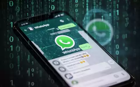Ein Smartphone-Bildschirm zeigt eine sichere WhatsApp-Konversation, im Hintergrund verschwommene digitale Sicherheitselemente. - Foto: über boerse-global.de