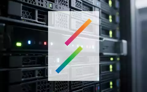 Nahaufnahme eines modernen Server-Racks mit leuchtenden Anzeigen, das Technologie und Umsatz symbolisiert. - Foto: über boerse-global.de
