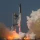 Elon Musk verlässt sich darauf, dass Anleger im Glauben an künftige Erfolge von SpaceX investieren. (Archivbild) - Bild: Eric Gay/AP/dpa