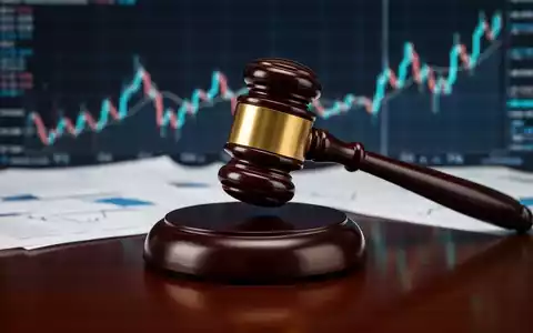 Ein stilisierter Hammer schlägt auf einen Soundblock, mit verschwommenen Finanzdokumenten im Hintergrund, symbolisiert eine Gerichtsverhandlung. - Foto: über boerse-global.de
