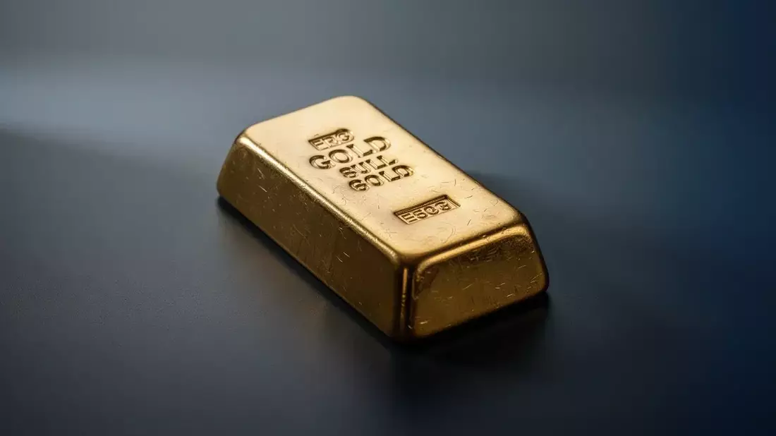 Gold Plunges to 6-Month Low as Inflation, Yields Trump Geopolitical Risks