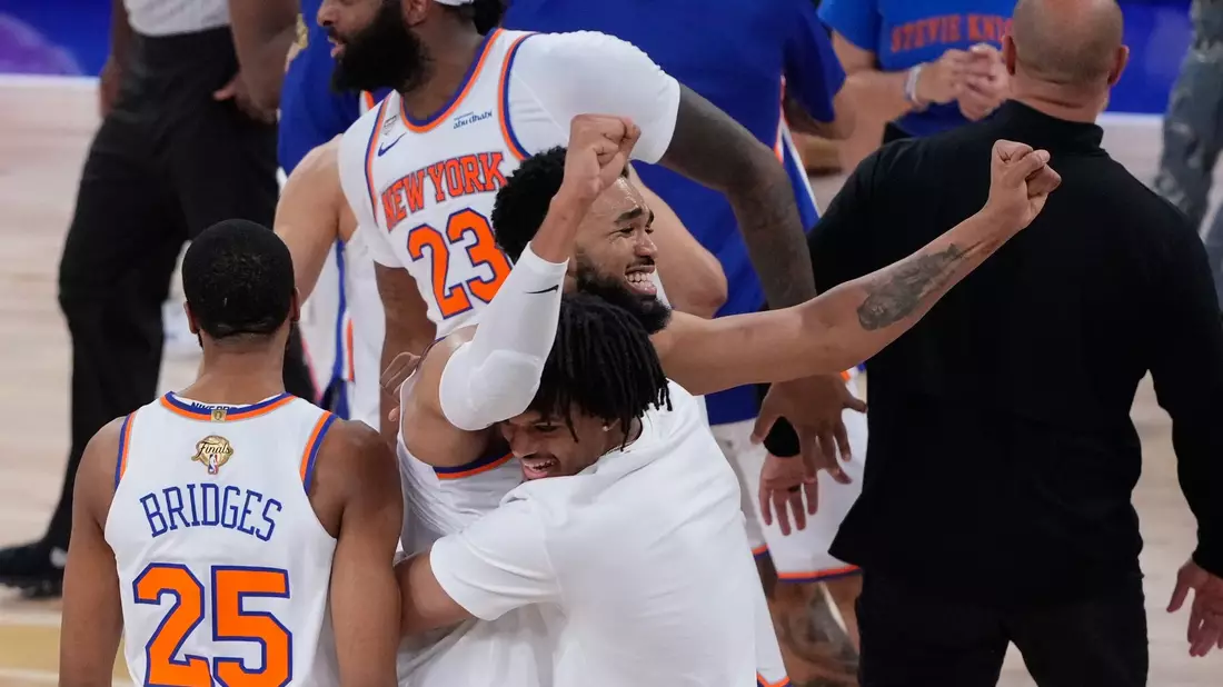 Party in New York: Die Knicks drehen das vierte Finale. - Bild: Ross D. Franklin/AP/dpa
