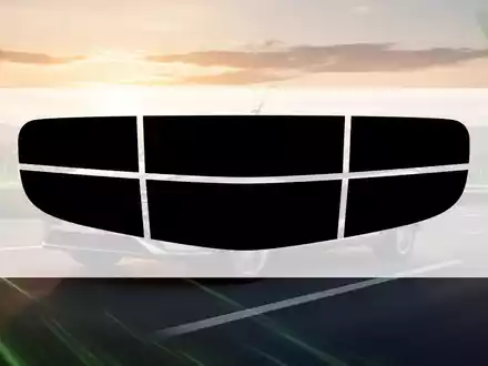 Ein elegantes, modernes Hybridauto von Geely fährt bei Sonnenuntergang auf einer malerischen Straße. - Foto: über boerse-global.de