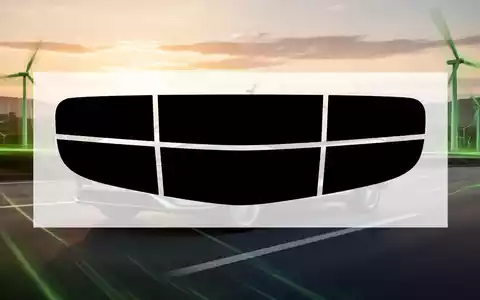 Ein elegantes, modernes Hybridauto von Geely fährt bei Sonnenuntergang auf einer malerischen Straße. - Foto: über boerse-global.de