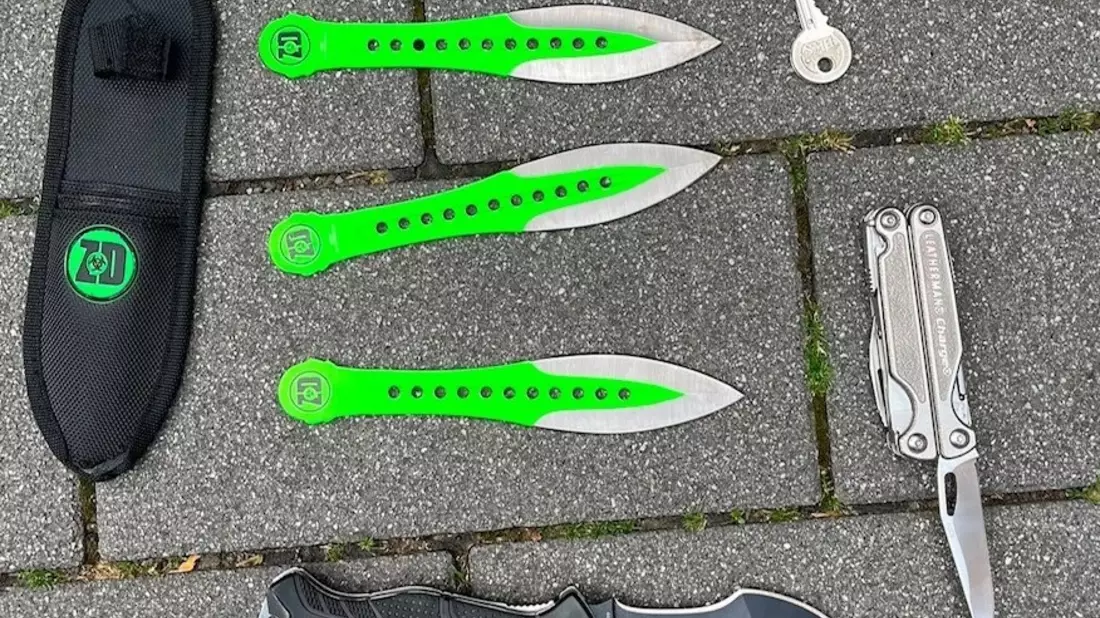 POL-HA: Verstoß gegen das Waffengesetz - 53-jähriger Mann hat Wurf- und Klappmesser dabei - Bild: presseportal.de