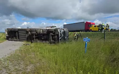 API-TH: Sattelzug kippt auf A 4 bei Eisenach um - Foto: presseportal.de