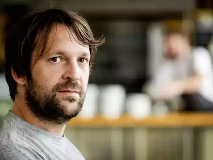René Redzepi kehrt nach seinem Rücktritt als Küchenchef in einer neuen Rolle in das dänische Spitzenrestaurant Noma zurück. (Archivbild) - Foto: Robin Van Lonkhuijsen/ANP/epa/dpa