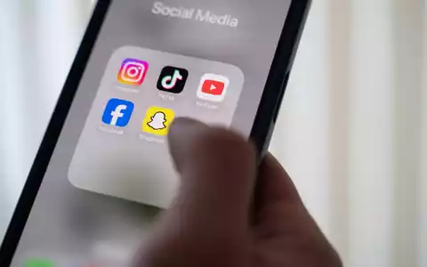 Apps für soziale Medien haben sehr unterschiedliche Funktionen. (Illustration) - Foto: Alicia Windzio/dpa