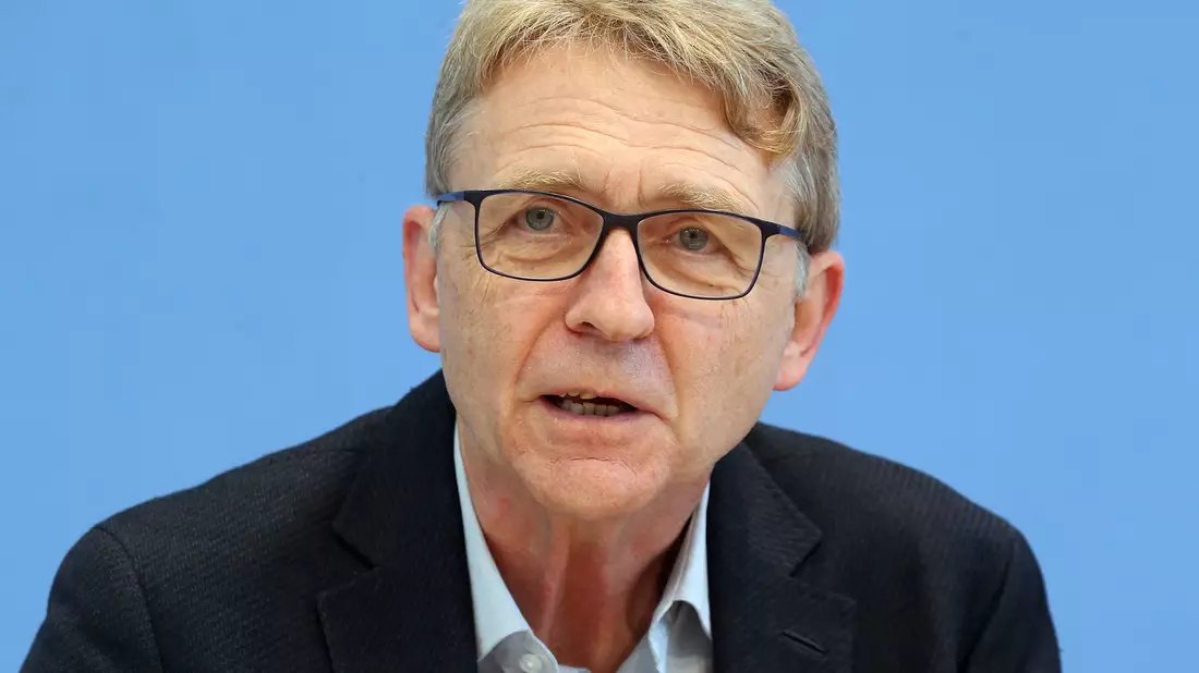 Helmut Frister betont, dass digitale Angebote eine wichtige Rolle bei der Erfüllung der Kommunikations- und Informationsbedürfnisse von Kindern und Jugendlichen spielen. (Archivbild) - Bild: Wolfgang Kumm/dpa