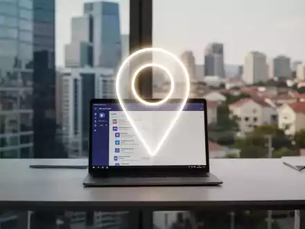 Ein stilisiertes, leuchtendes Standort-Pin-Symbol über einem modernen Büroschreibtisch mit einem Laptop, der Microsoft Teams anzeigt. - Foto: über boerse-global.de