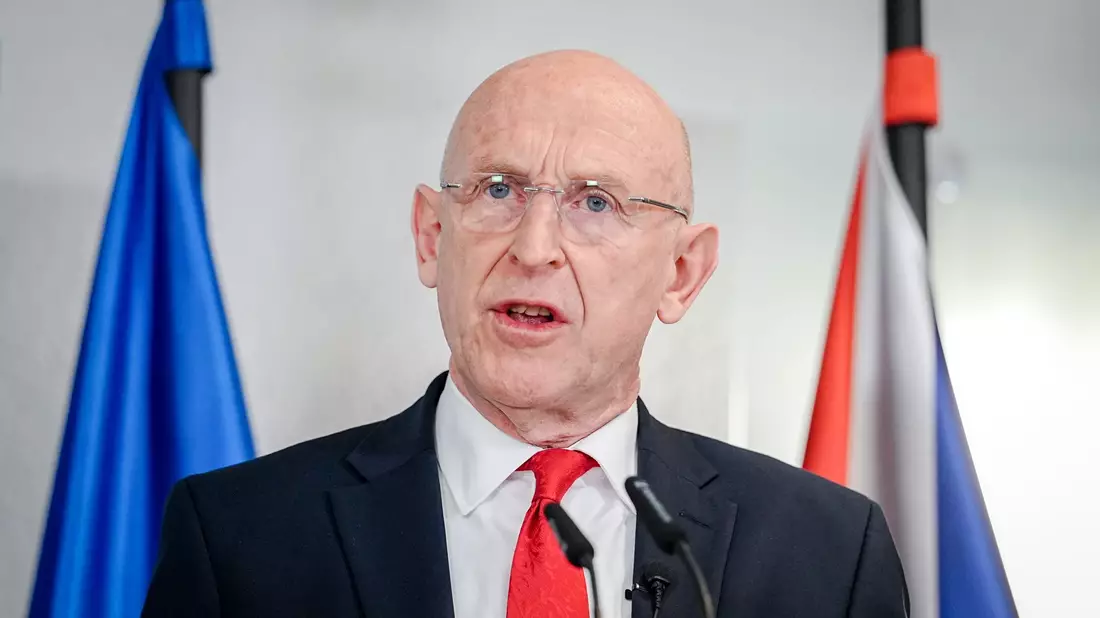 John Healey ist von seinem Amt als britischer Verteidigungsminister zurückgetreten. - Bild: Kay Nietfeld/dpa