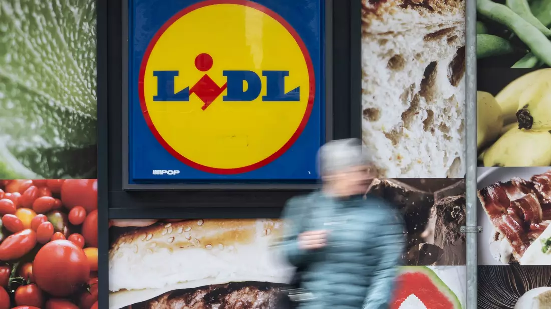 Den mit Abstand größten Anteil Umsatz der Gruppe hatte der Discounter Lidl. (Archivbild) - Bild: Marijan Murat/dpa