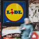 Den mit Abstand größten Anteil Umsatz der Gruppe hatte der Discounter Lidl. (Archivbild) - Bild: Marijan Murat/dpa