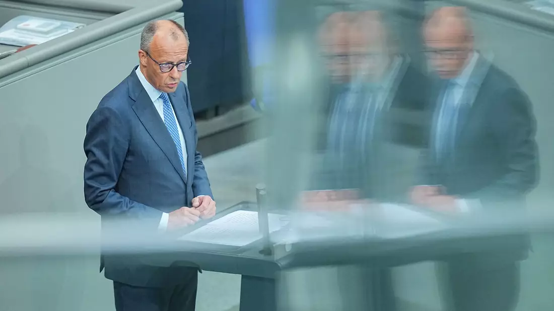 Merz versucht noch einmal, die Bürger auf Reformen einzuschwören. - Bild: Michael Kappeler/dpa