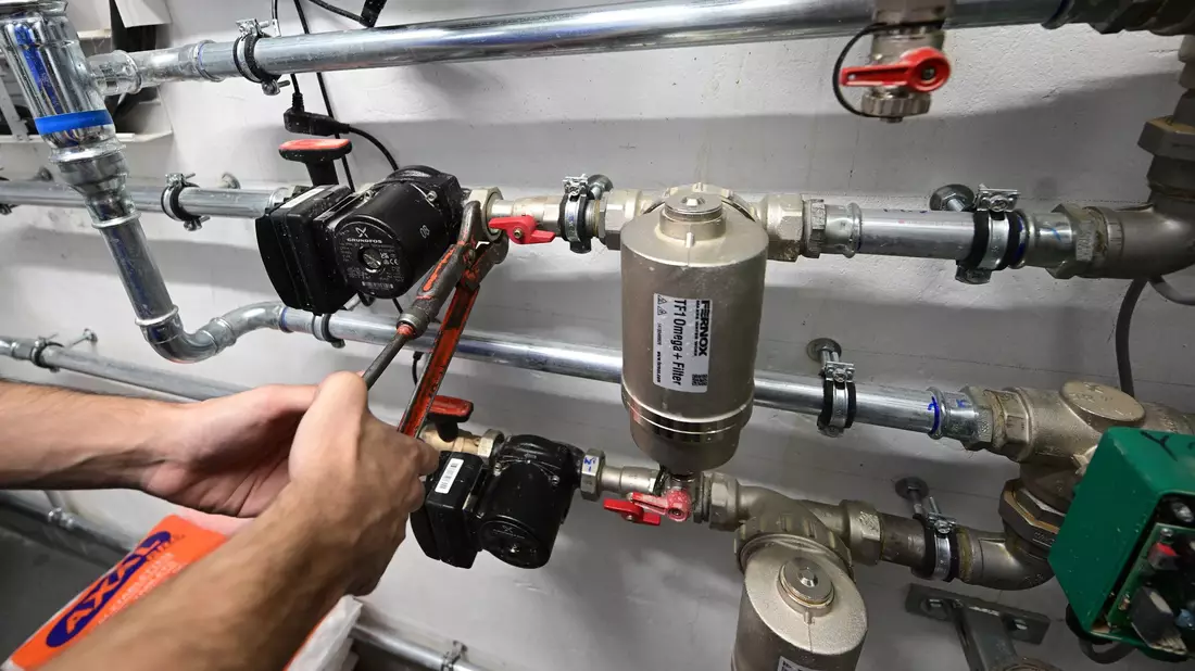 Die Wärmepumpe werde laut Wirtschaftsministerin Reiche in den allermeisten Gebäuden die Leittechnologie sein, weil sie eine wirtschaftlich vernünftige Lösung sei. - Bild: Bernd Weißbrod/dpa