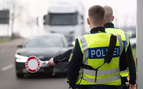 Ob und wann die europäische Asylreform auch zum Ende der deutschen Grenzkontrollen führen wird, ist offen. (Archivbild)  - Foto: Marijan Murat/dpa