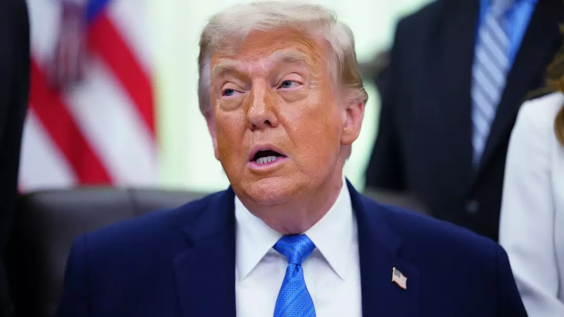 Trump droht mit neuen Angriffen.  - Bild: Julia Demaree Nikhinson/AP/dpa