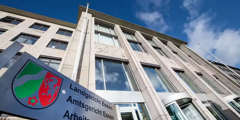 Vor dem Landgericht Essen haben die ersten Zivilprozesse um den Einbruch in die Sparkasse Gelsenkirchen über Weihnachten 2025 begonnen. (Archivbild) - Foto: Bernd Thissen/dpa