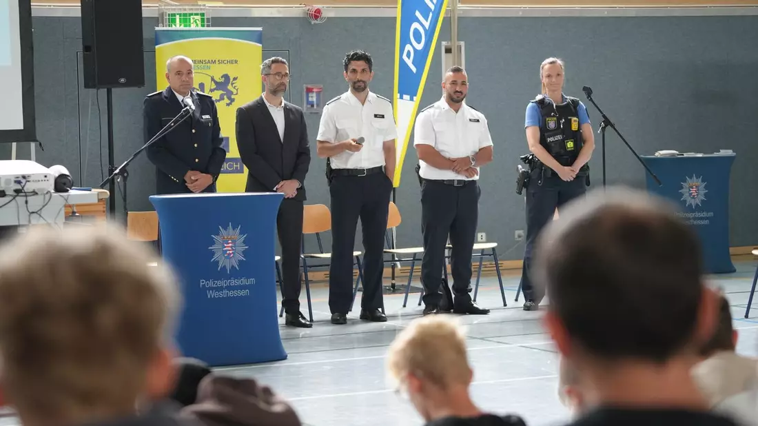 POL-LM: Veranstaltung der Dialogreihe Cops im Dialog - Polizei und Schule im Austausch in Weilmünster - Bild: presseportal.de