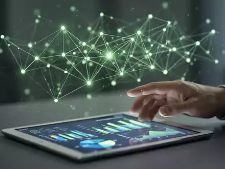 Eine Nahaufnahme eines abstrakten, leuchtenden Netzwerks aus Datenpunkten und Linien, das Nachhaltigkeitsberichterstattung und ESG-Governance symbolisiert. - Foto: über boerse-global.de