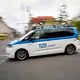 Unterwegs auf Prüfungsfahrt: Ein autonomes Fahrzeug - hier ein Forschungswagen der Technischen Universität München - bewegt sich im Berliner Straßenverkehr.  - Bild: Michael Ukas/dpa