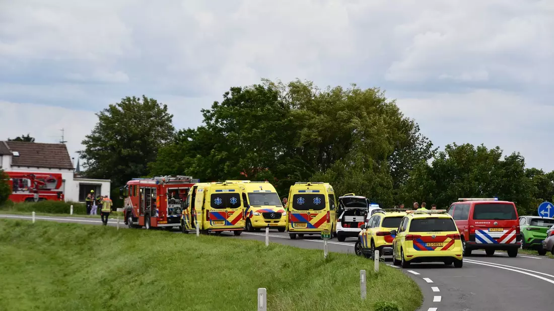 Drei Menschen kamen bei dem Unfall ums Leben, darunter zwei Kinder. - Bild: ---/PROVICOM/ANP/dpa