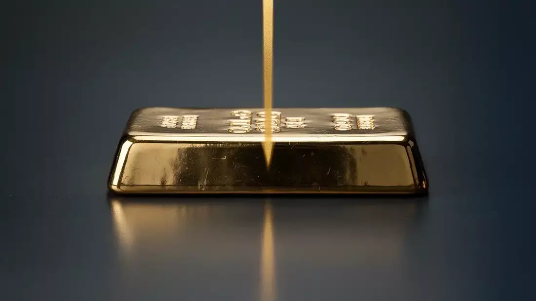 Gold Price Crash: Institutional Exodus vs Central Bank Hoarding Battle