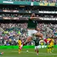 Raúl Jiménez nach seinem Tor zum 2:0. - Bild: Natacha Pisarenko/AP/dpa