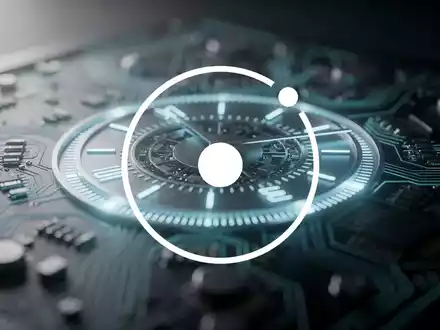 Eine stilisierte Leiterplatte mit leuchtenden Linien und einem integrierten Uhrensymbol, das Technologie und Entscheidungen im Juni darstellt. - Foto: über boerse-global.de