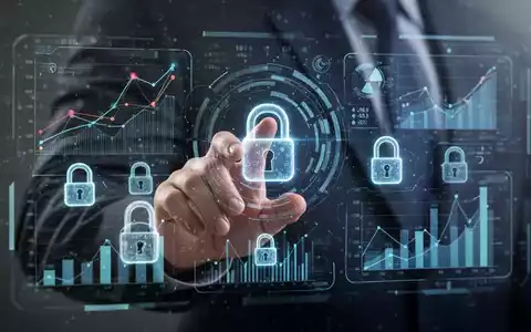 A hand interacts with a holographic interface showing financial data and digital locks, representing consumer protection and data transparency. - Foto: über boerse-global.de