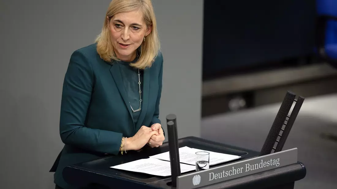 Gesundheitsministerin Warken bringt ihr Sparpaket ins parlamentarische Verfahren. (Archivbild)  - Bild: Markus Lenhardt/dpa