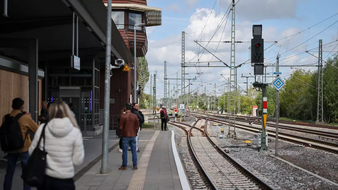 Zwischen Hamburg und Schwerin ist der Verkehr schon freigegeben. (Archivbild.)  - Bild: Christian Charisius/dpa