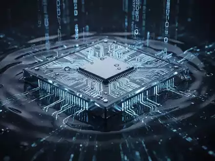 Ein futuristischer Mikrochip, teilweise in blauer Flüssigkeit, mit digitaler Lichtreflexion auf dunklem Hintergrund. - Foto: über boerse-global.de