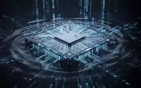 Ein futuristischer Mikrochip, teilweise in blauer Flüssigkeit, mit digitaler Lichtreflexion auf dunklem Hintergrund. - Foto: über boerse-global.de