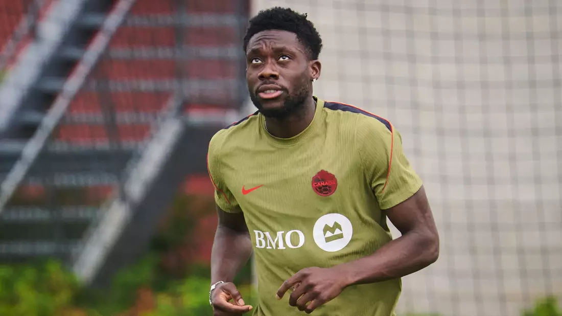 Bayerns Alphonso Davies wird zum WM-Auftakt fehlen. - Bild: Sammy Kogan/The Canadian Press/AP/dpa