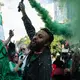 Mexikanische Fans feiern ausgelassen den Auftaktsieg. - Bild: Felix Marquez/dpa