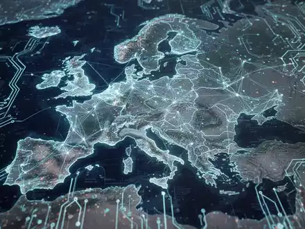 A glowing digital map of Europe with data networks and circuit patterns, symbolizing digital sovereignty and independence. - Foto: ĂŒber boerse-global.de