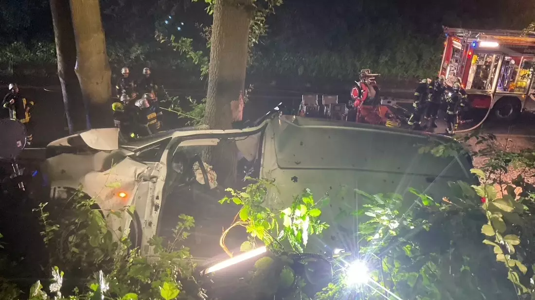 FW-DO: Verkehrsunfall in Lütgendortmund / Menschenrettung in herausfordernder Lage - Bild: presseportal.de