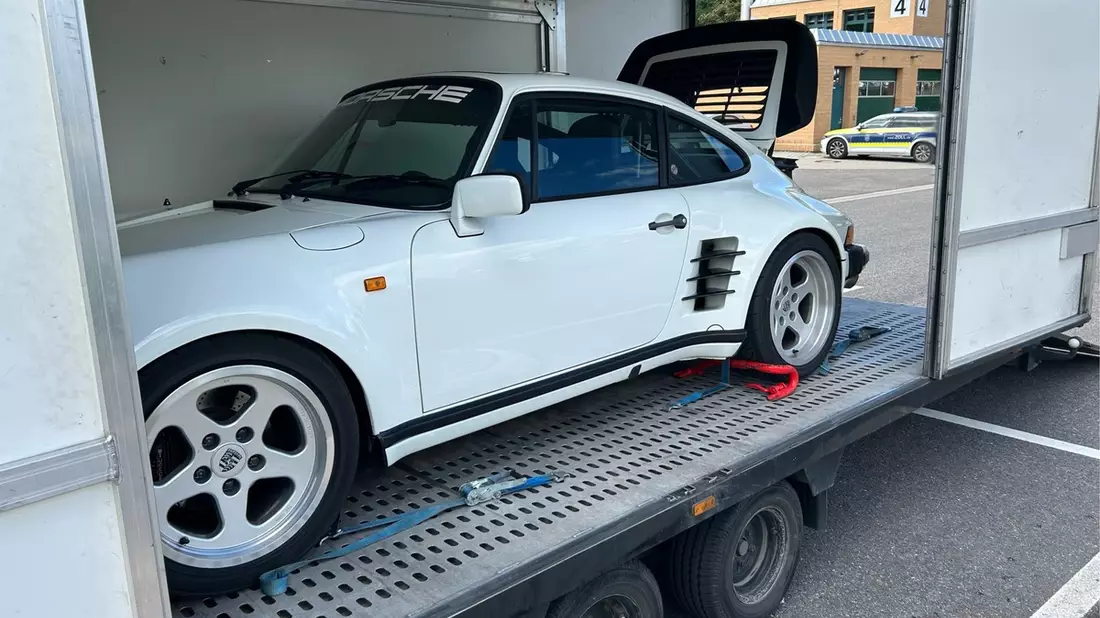 HZA-SI: Zollkontrolle an der A81 - Porsche im Wert von 99.000 Schweizer Franken nachverzollt - Bild: presseportal.de