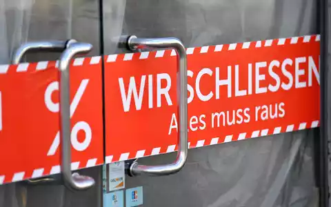 Die Zahl der Insolvenzen bei Unternehmen und Privatleuten wächst angesichts der schwachen Wirtschaft - Foto: Martin Schutt/dpa-Zentralbild/dpa