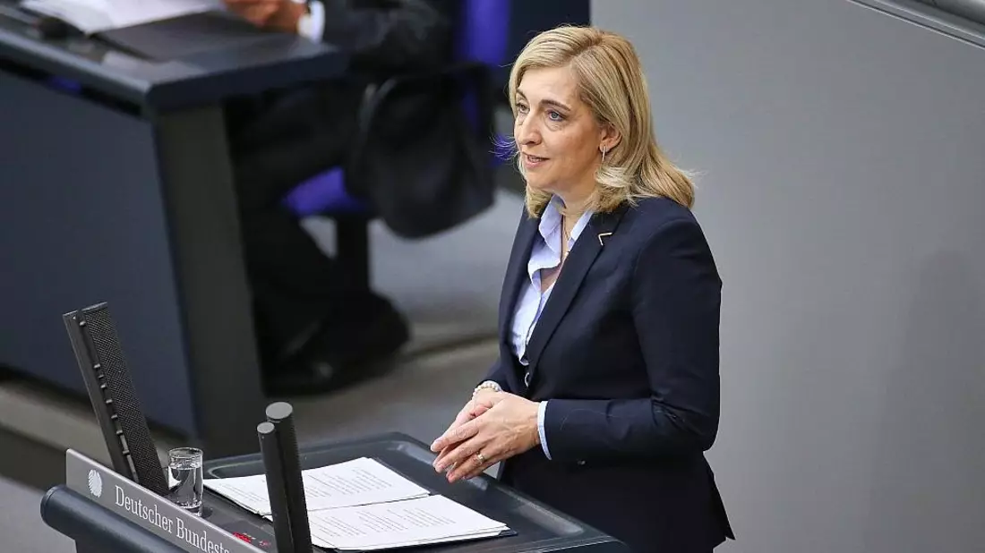 Warken wirbt für Krankenkassen-Reform