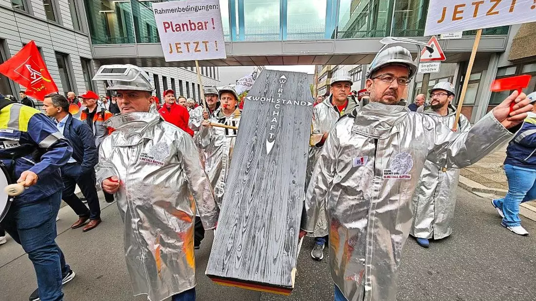 Regierung räumt herausfordernde Lage für Stahlindustrie ein
