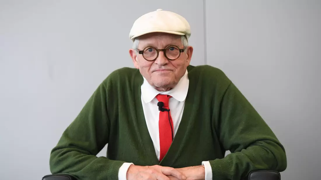 Hockney wuchs in den Nachkriegsjahren auf. - Bild: picture alliance / Arne Dedert/dpa